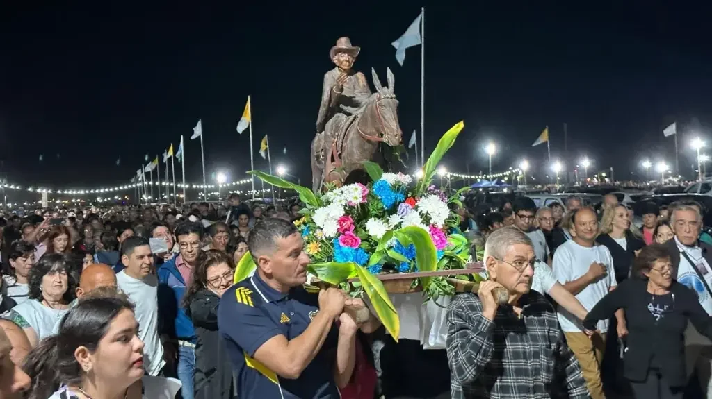 16,000 fieles de La Rioja participan en la celebración del Cura Brochero en San Juan