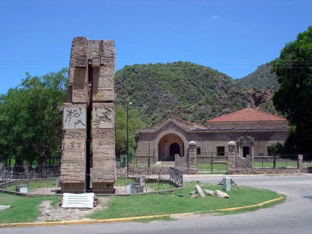 Abrazo simbólico en el Templo de Las Padercitas: vecinos se unen por sus reclamos