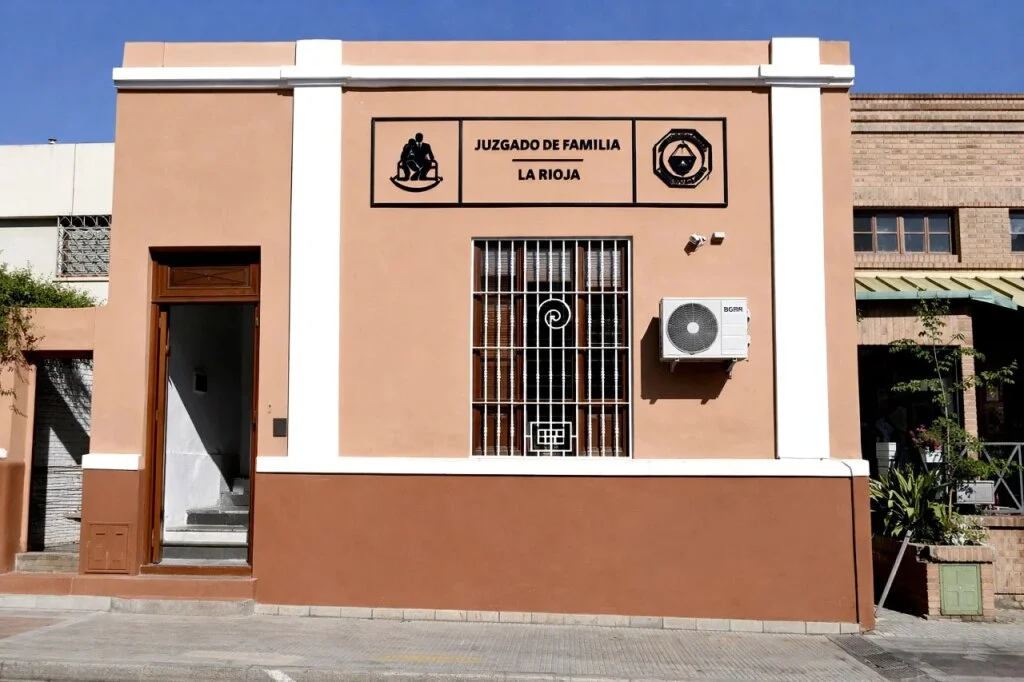 Abuela asume tutela de tres niños tras tragedia familiar en La Rioja