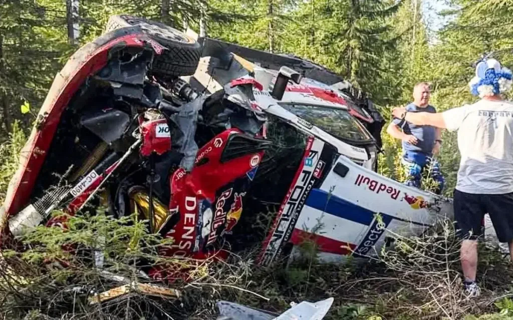 Accidente de Ogier en Finlandia: Pajari toma la delantera en el Rally Mundial