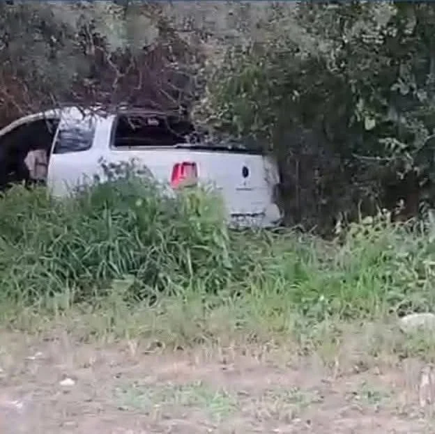 Accidente en Avenida Felipe Varela: un cabo del Ejército impacta contra un poste