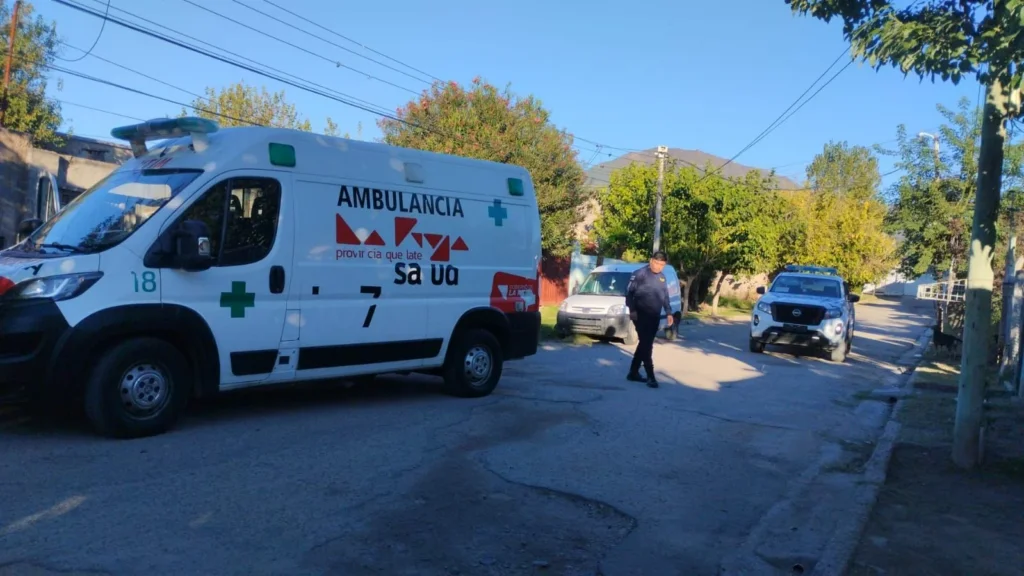 Accidente en barrio Centro: tres jóvenes ingresan al hospital tras choque de motos