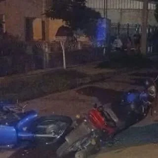 Accidente en barrio Evita: dos jóvenes hospitalizados tras choque de motos