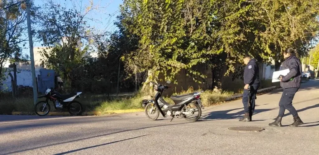 Accidente en barrio San Martín deja tres heridos tras colisión de motos