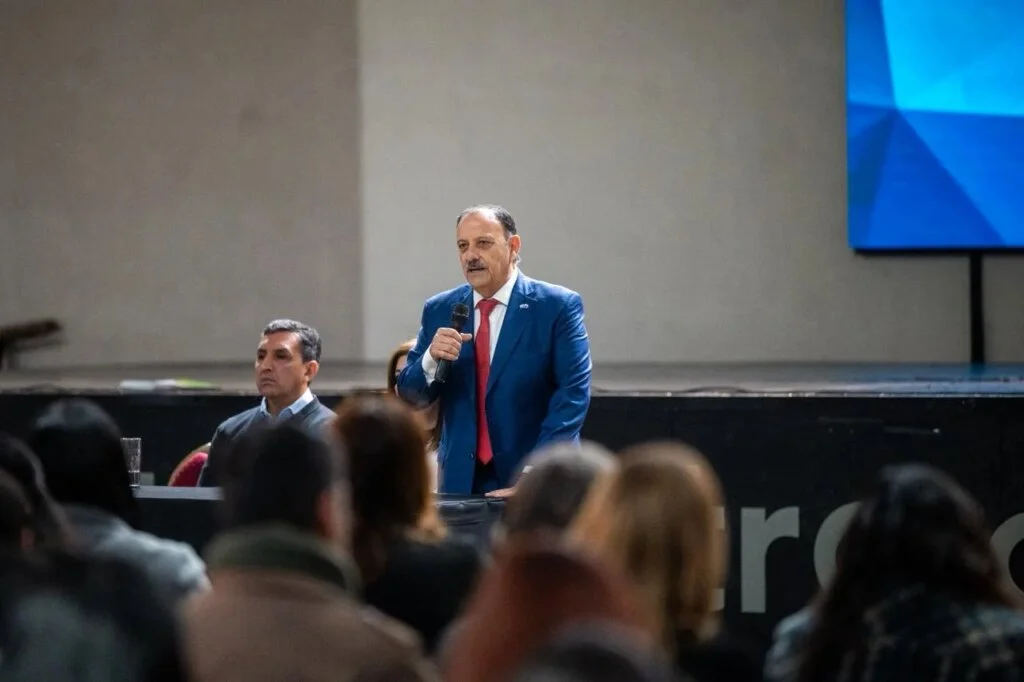 Adjudicación histórica: 183 nuevos cargos docentes para La Rioja en acto cultural