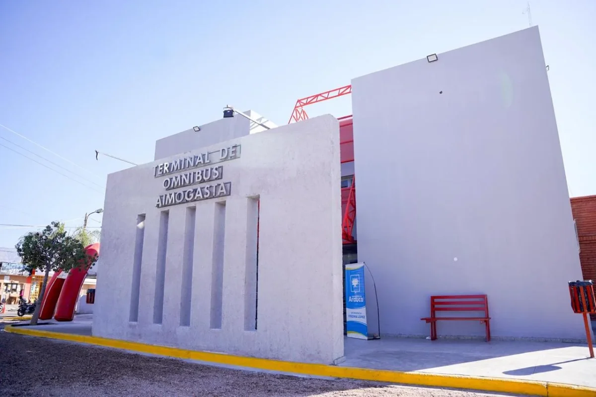 Aimogasta celebra la apertura de su nueva terminal de ómnibus tras años de espera
