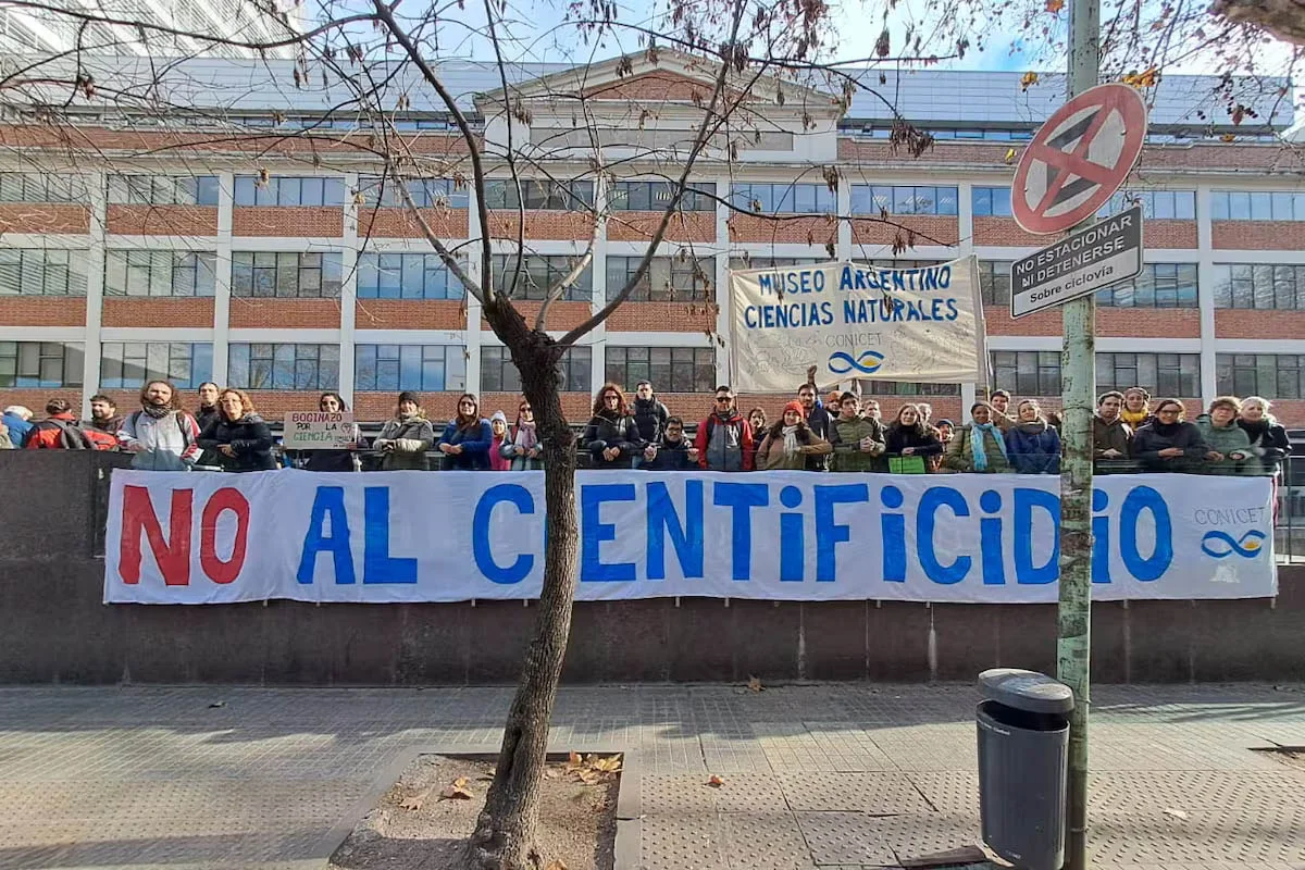 Ajuste de Milei deja 6.400 empleos perdidos en el sector científico y tecnológico