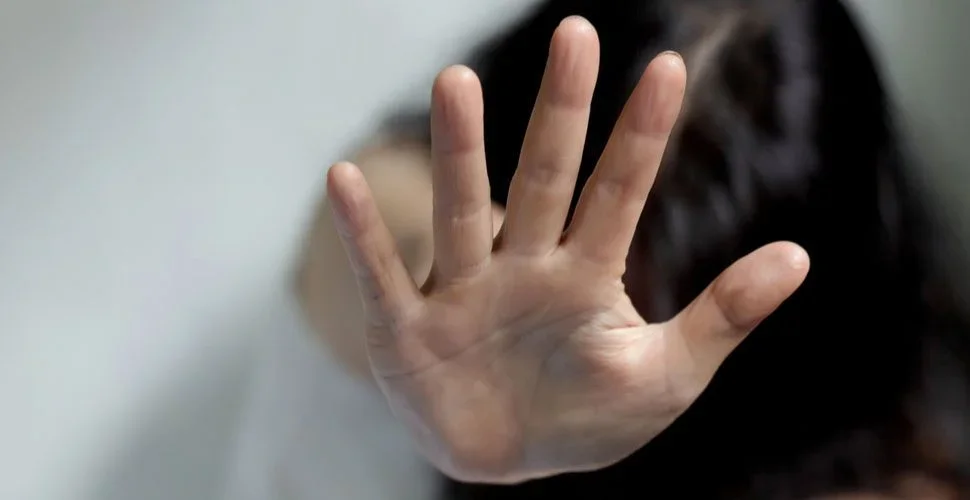 Alberto A. A. enfrenta cargos por abuso sexual y amenazas en La Rioja