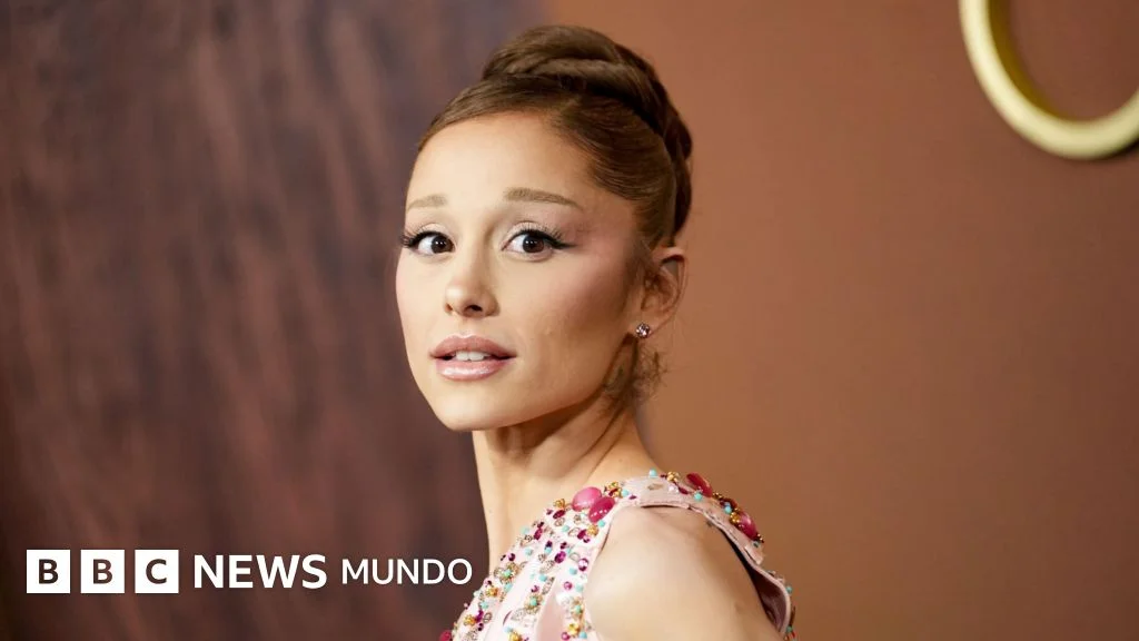 Ariana Grande reflexiona sobre su pausa en la carrera y la importancia de establecer límites.