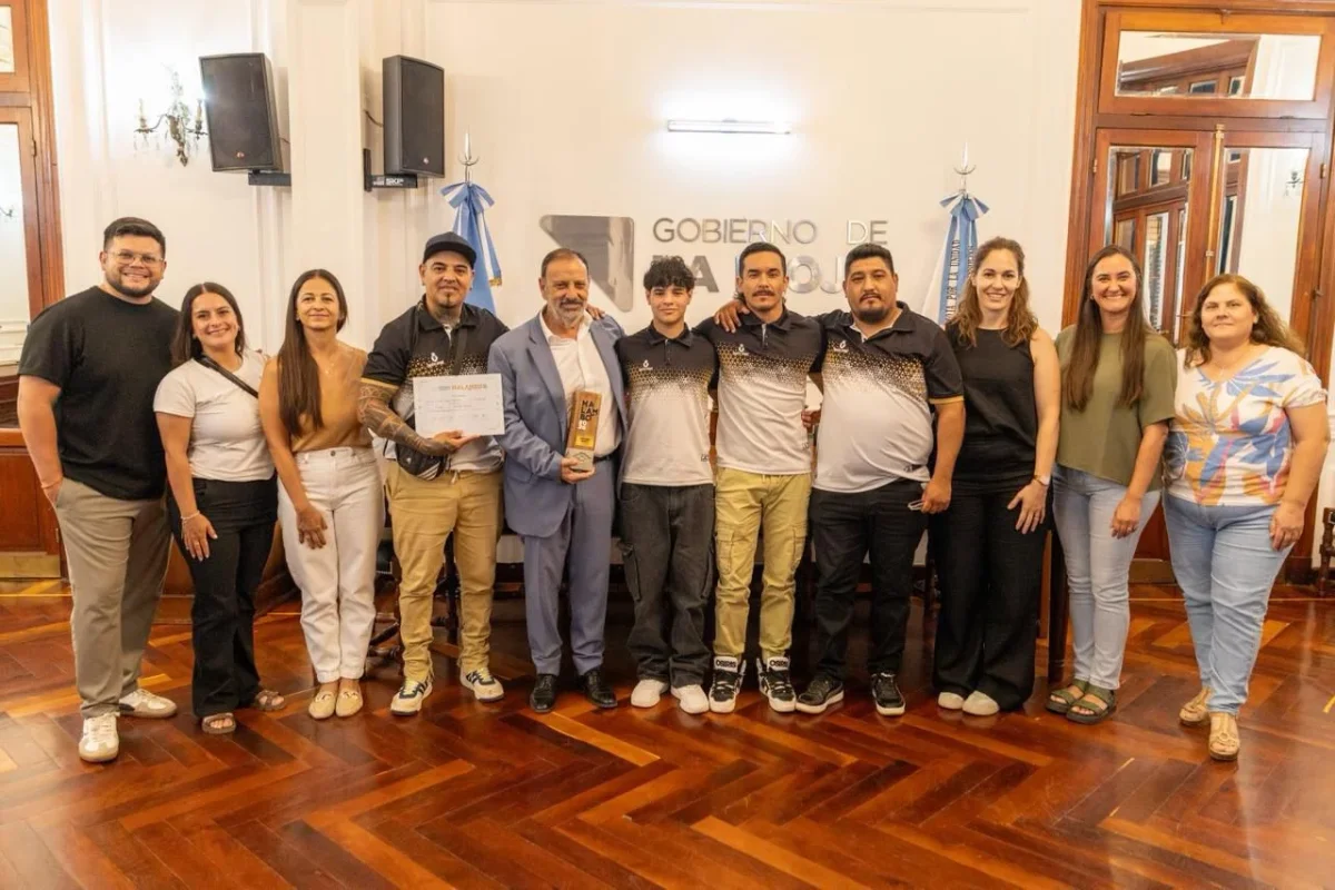 Artistas de La Rioja presentan sus propuestas culturales al gobernador Quintela