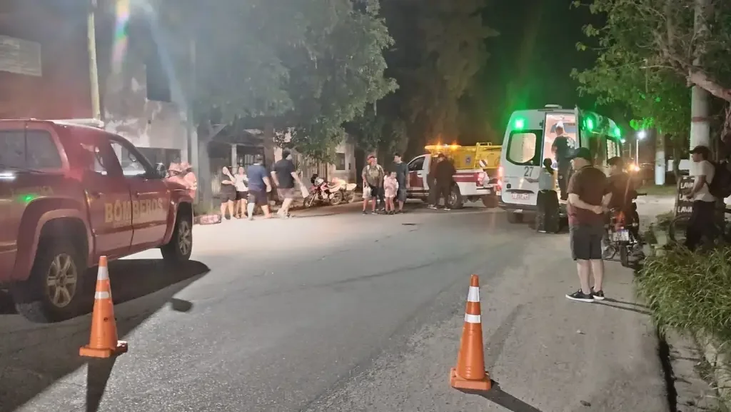 Avenida Angelelli: mujer hospitalizada tras ser atropellada por motociclista