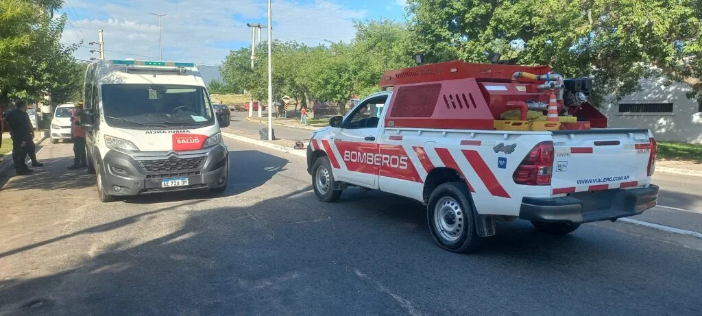 Avenida Ramírez de Velasco: un accidente de moto deja a una mujer herida