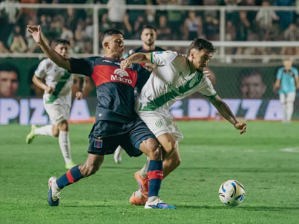 Banfield rompe la racha negativa y se impone a Tigre con un jugador menos