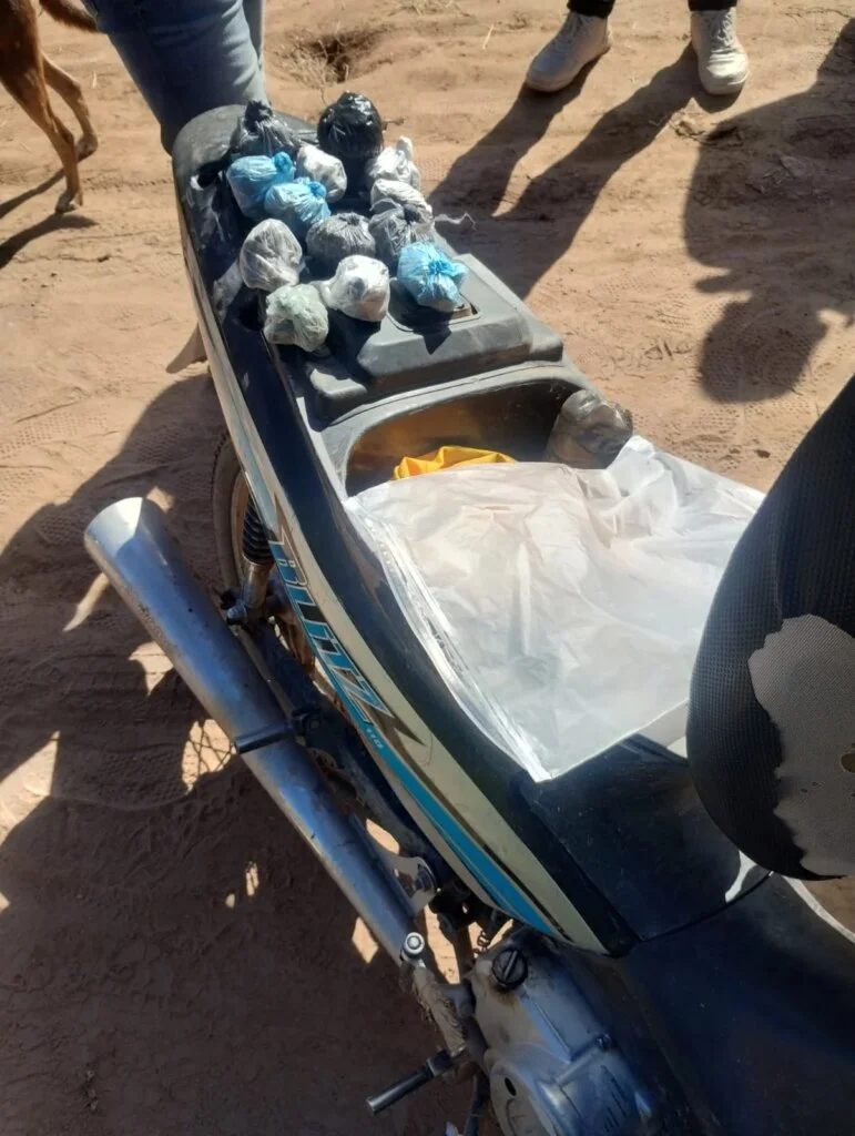 Barrio 1 de Diciembre: mujer entrega a dealer luego de recuperar su celular robado