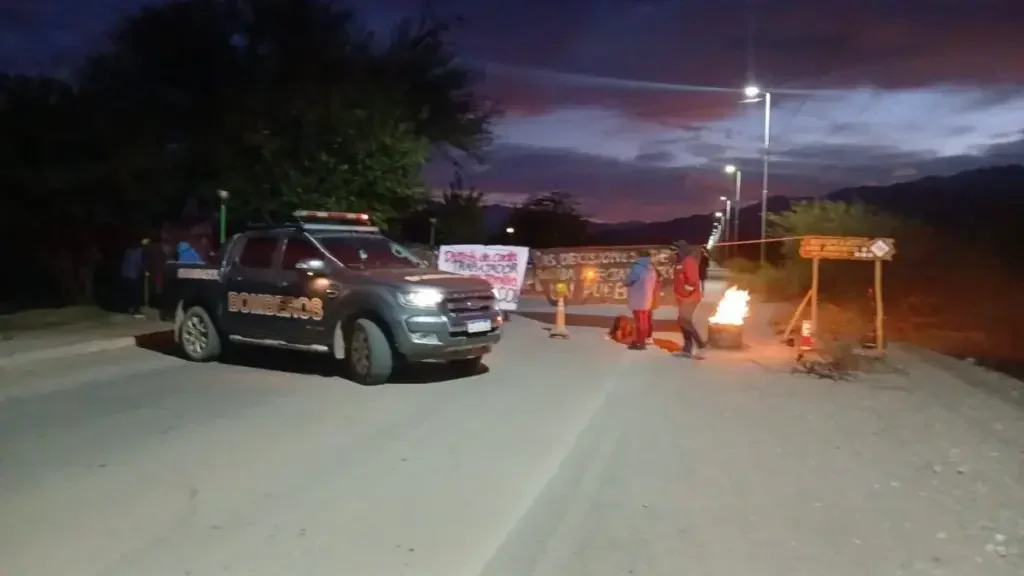 Bloqueo en Guandacol: manifestantes generan caos en el tránsito local