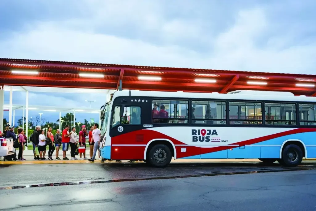 Cambios en los horarios de Rioja Bus por feriados: qué esperar este mes