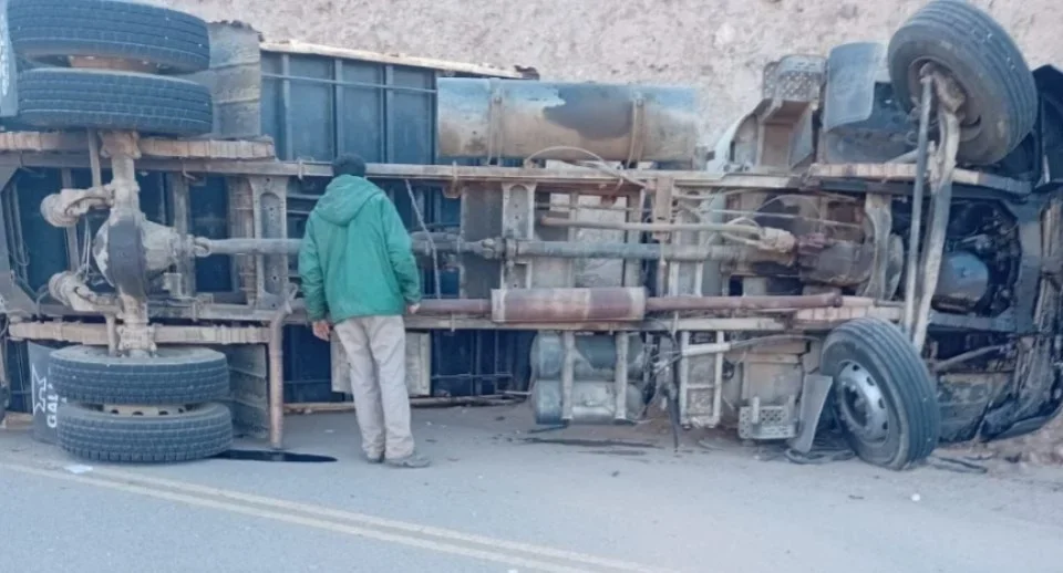 Camión descontrolado provoca caos en la Cuesta de Guanchín sin lesiones de gravedad
