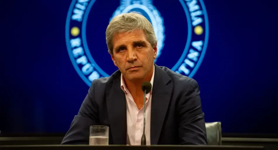 Caputo revela su estrategia para enfrentar la deuda en dólares ante la incertidumbre económica