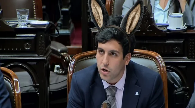Cecilia Moreau provoca risas en Diputados tras corregir a Gino Visconti