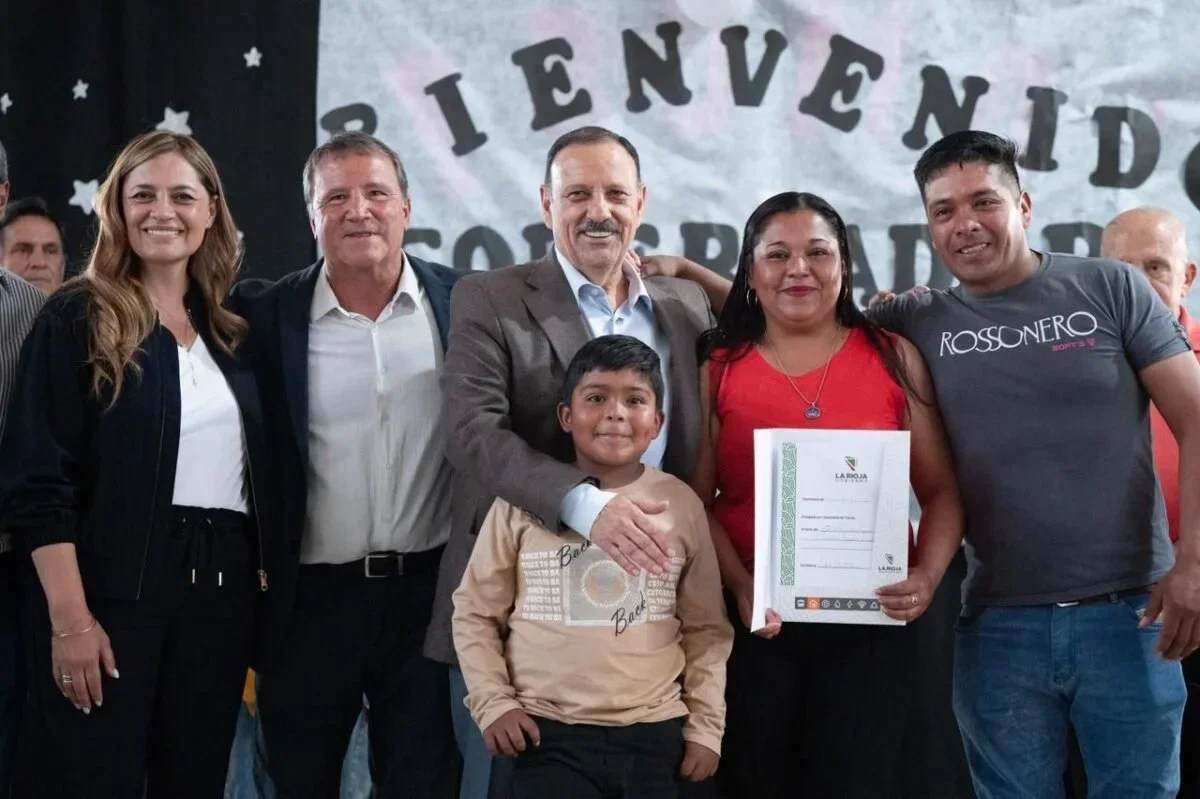 Chilecito y Capital celebran la entrega de 330 escrituras a familias beneficiarias