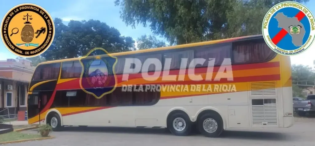 Colectivo secuestrado por estafa millonaria: implicados en La Rioja