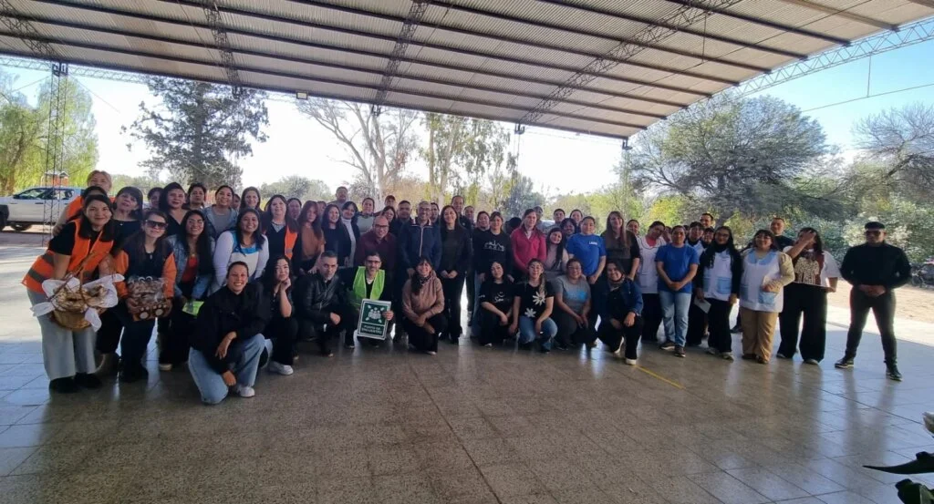Comunidad educativa de Cuipán recibe formación en seguridad sísmica y evacuación