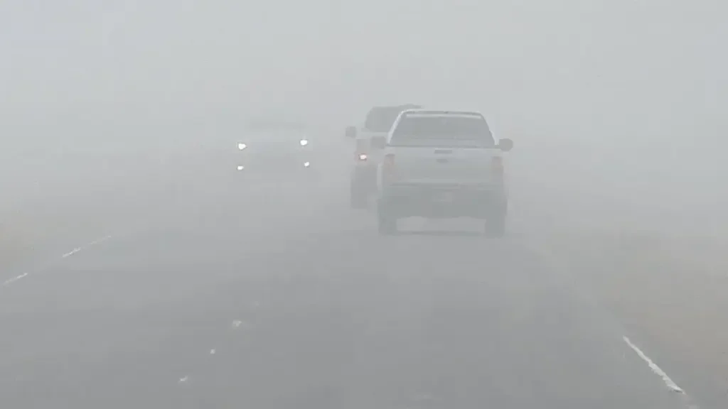 Condiciones climáticas adversas: alerta amarilla por niebla y lluvias en La Rioja
