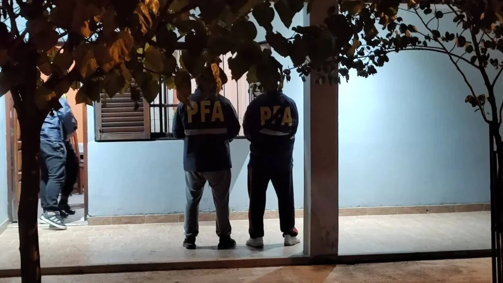 Conductor enfrentará cargos tras atropellar a un perro en La Rioja