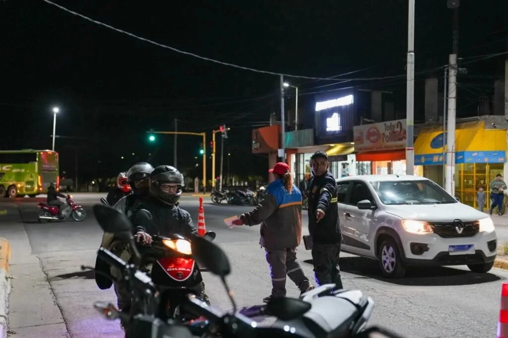 Controles viales en La Rioja: más de 100 multas por infracciones de semáforos