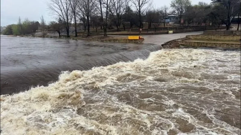 Crecidas en ríos serranos de Córdoba generan preocupación en provincias vecinas