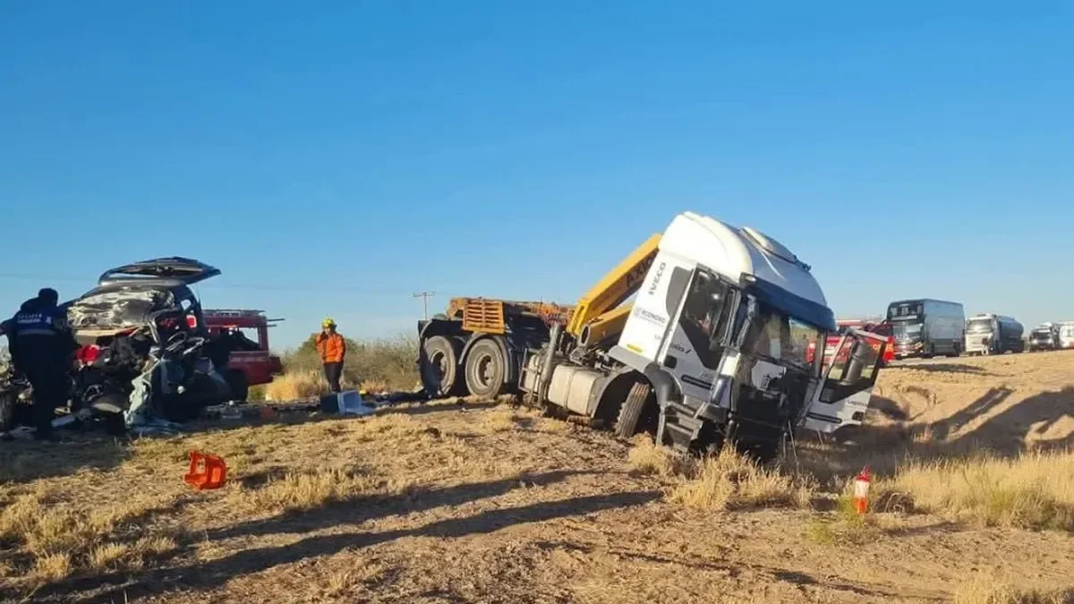 Cuatro mendocinos muertos en trágico choque con camión en La Rioja