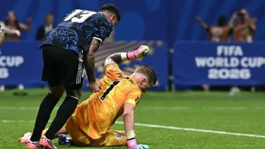 Cuti Romero responde con un gol y silencia al arquero inglés en el amistoso