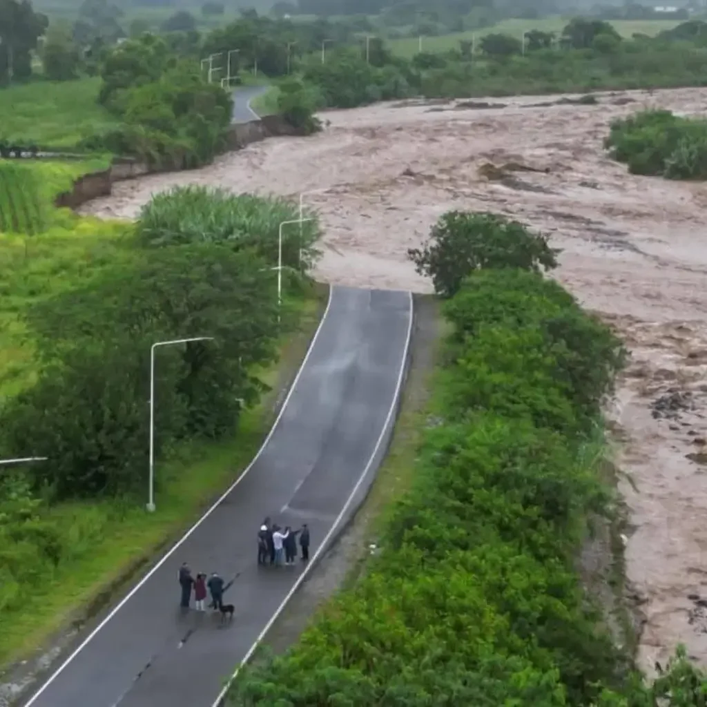 Desbordamiento del río Lules interrumpe el tránsito en Ruta Provincial 321