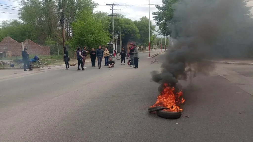 Desempleo en Sanagasta: despidos en procesadora de nueces generan incertidumbre laboral