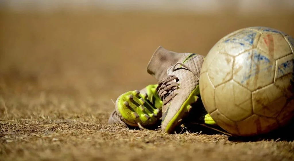 Desorden en el partido de fútbol en La Rioja deja dos heridos y preocupación en los asistentes