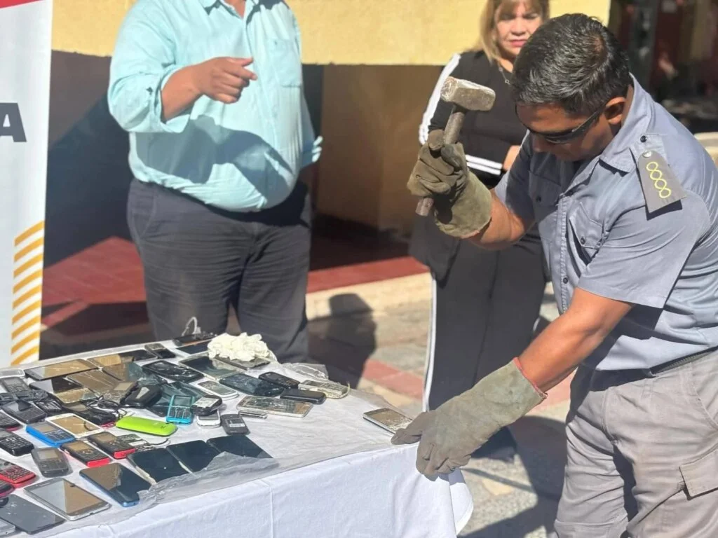 Destrucción de celulares en La Rioja: un golpe al contrabando en las cárceles