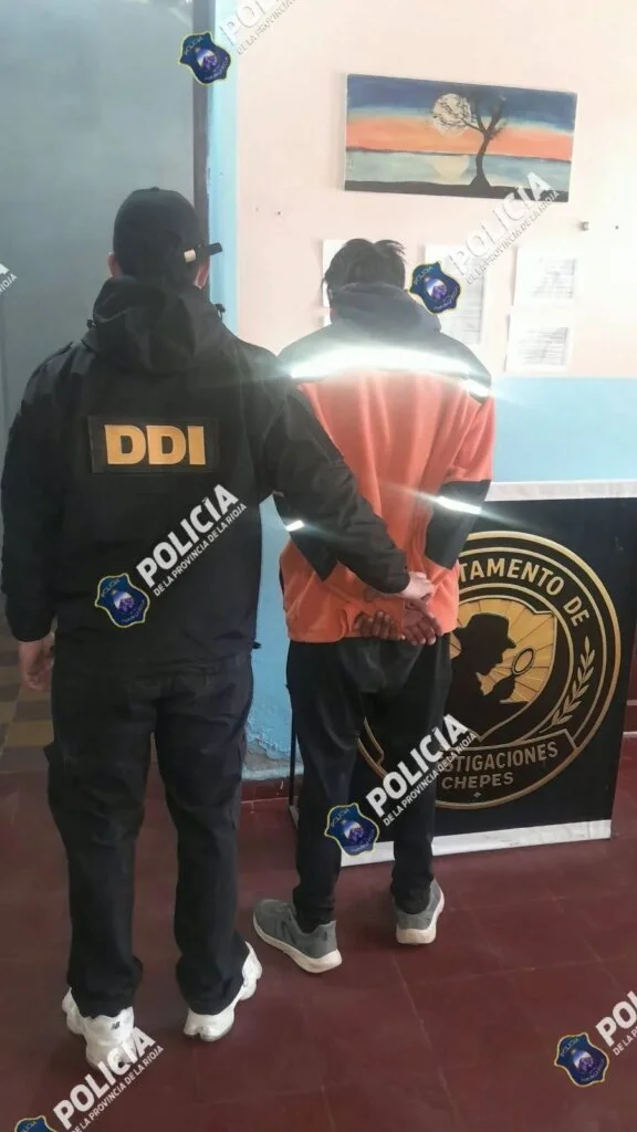 Detención en Las Toscas: joven atrapado con ropa robada en plena calle