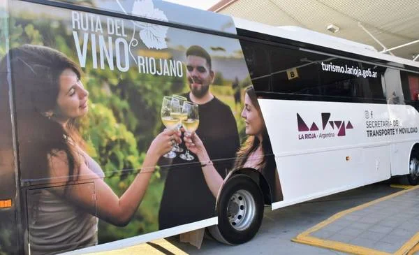 El bus turístico de la ruta del Vino: una experiencia imperdible para los amantes del enoturismo en La Rioja