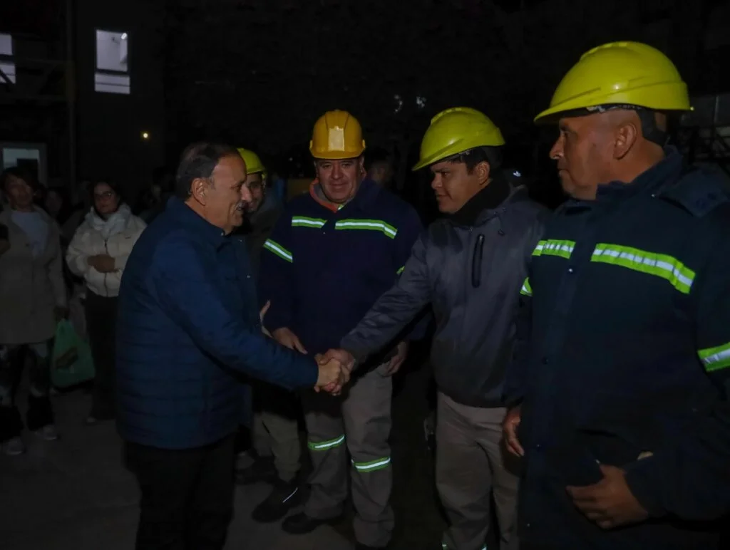 El Polideportivo Carlos Saúl Menem de La Rioja brilla con nueva iluminación tras su inauguración