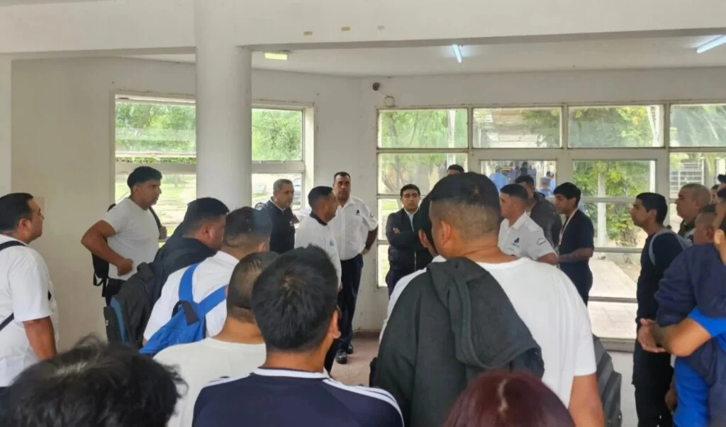 Empleados del Vera Barros buscan respuestas tras despidos laborales en La Rioja