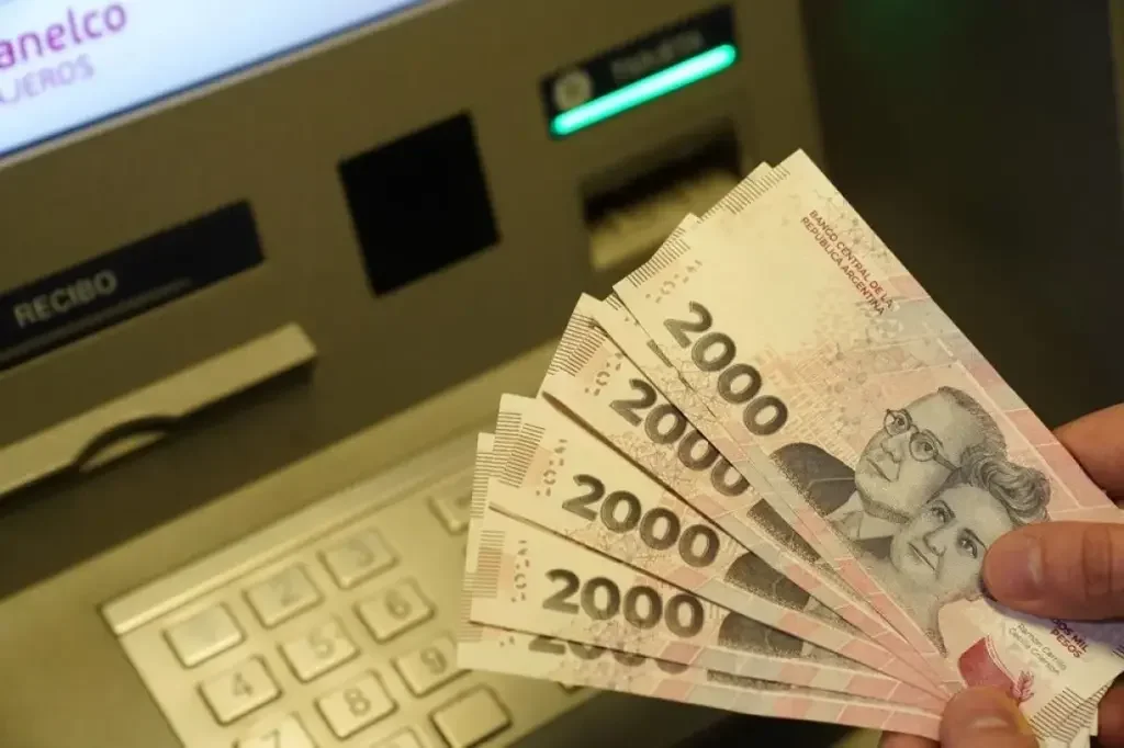 Empleados estatales de La Rioja reciben sus haberes en un nuevo pago este martes