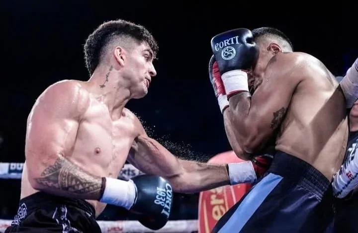 Escudero defiende su título invicto en un intenso combate de boxeo este sábado