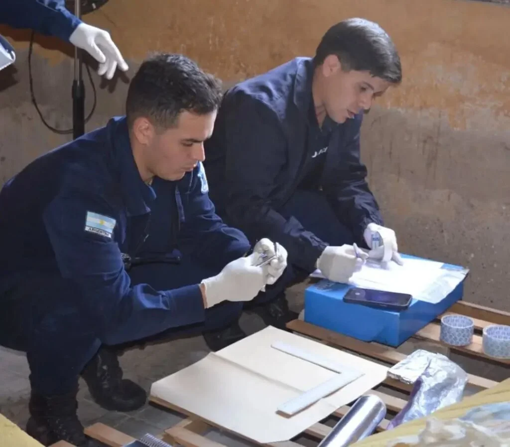 Escuelas de La Rioja bajo amenaza: Policía incauta teléfonos en investigación