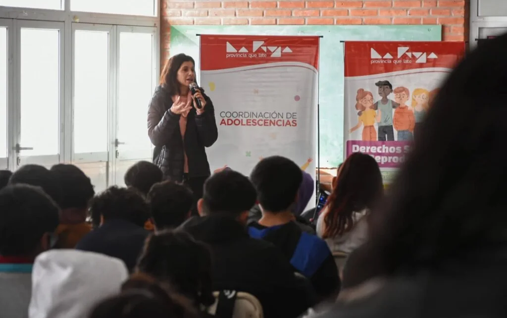Estrategias innovadoras en salud integral para adolescentes se discuten en La Rioja