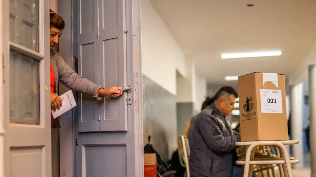 Estudiantes de escuelas afectadas por elecciones no tendrán clases el lunes 27 por la mañana