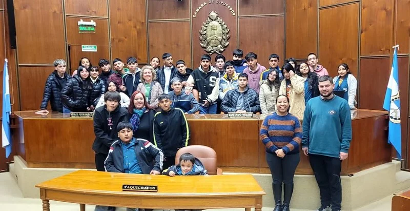 Estudiantes de la escuela Provincia de La Rioja presentan proyectos en la Legislatura de San Juan
