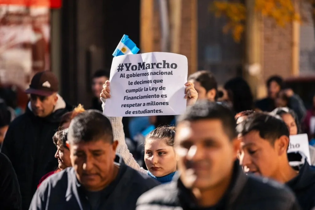 Estudiantes de la UNLaR afectados por el paro de ARDU, pero exámenes se mantienen.