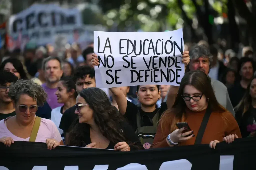 Estudiantes de la UNLaR esperan definiciones sobre financiamiento universitario en marzo