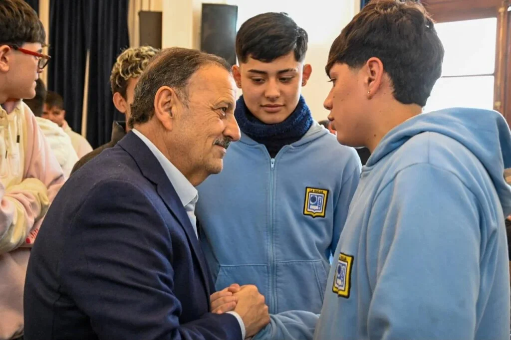 Estudiantes del Colegio Provincial N° 1 presentan proyectos al Gobernador Quintela