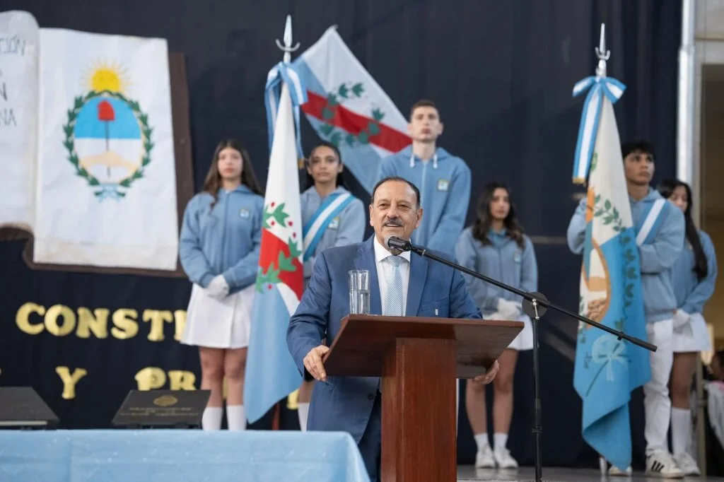 Estudiantes riojanos expresan su compromiso con la Constitución en acto oficial